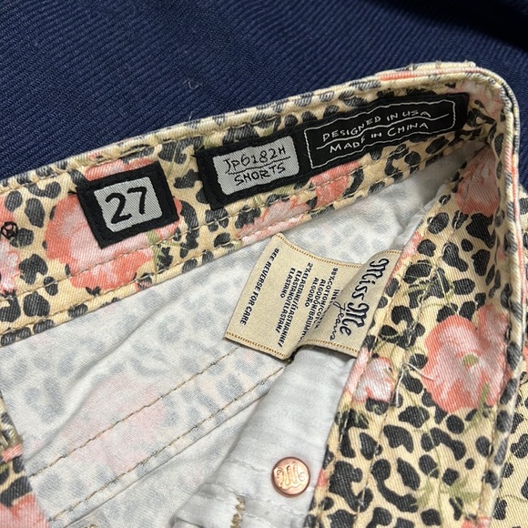 Floral/Leopard Print Miss Me Shorts - Picture 5 of 10